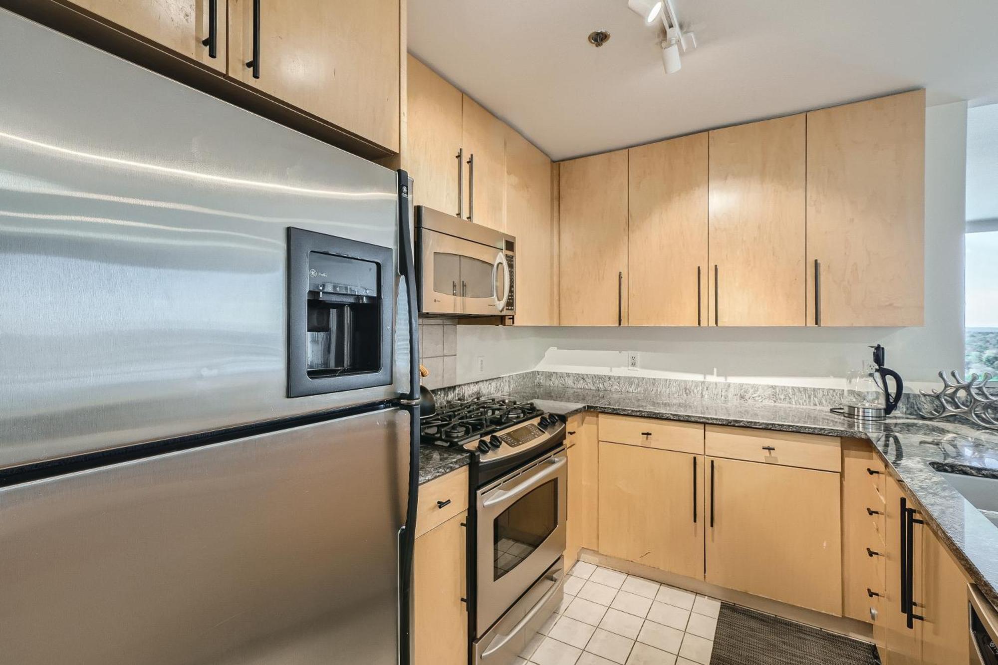 Sunlight Sanctuary 2bed - 2bath * Atlanta
