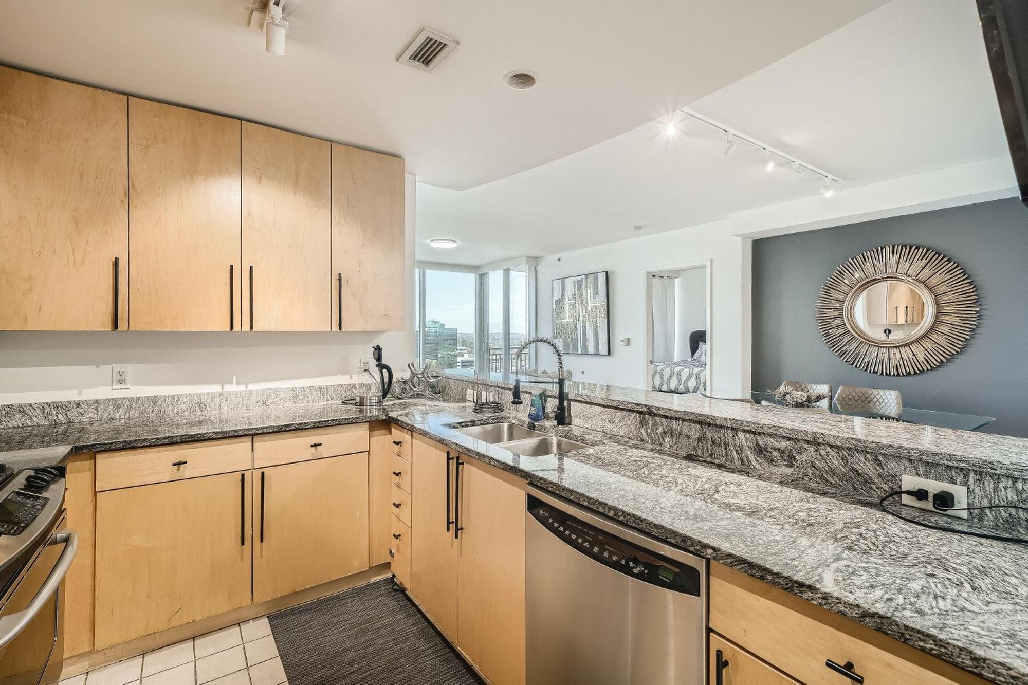 Sunlight Sanctuary 2bed - 2bath Appartement *